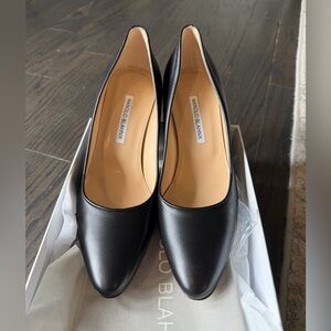 Manolo Blahnik Black Leather Pointed Toe Pump